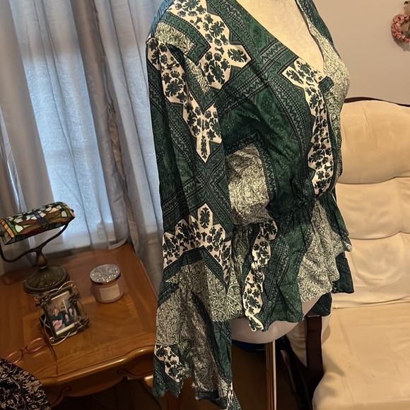 Easel Tropical Green Printed Surplice Overlap Front Peplum Elastic Ruffle Top - Picture 9 of 9